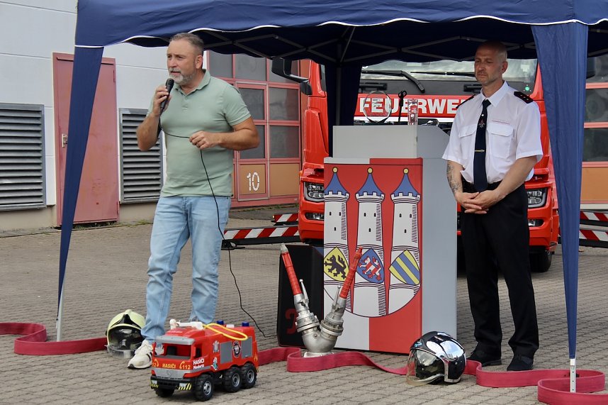 Feierliche &Uuml;bergabe der neuen Drehleiter bei der Feuerwehr in Bad Langensalza