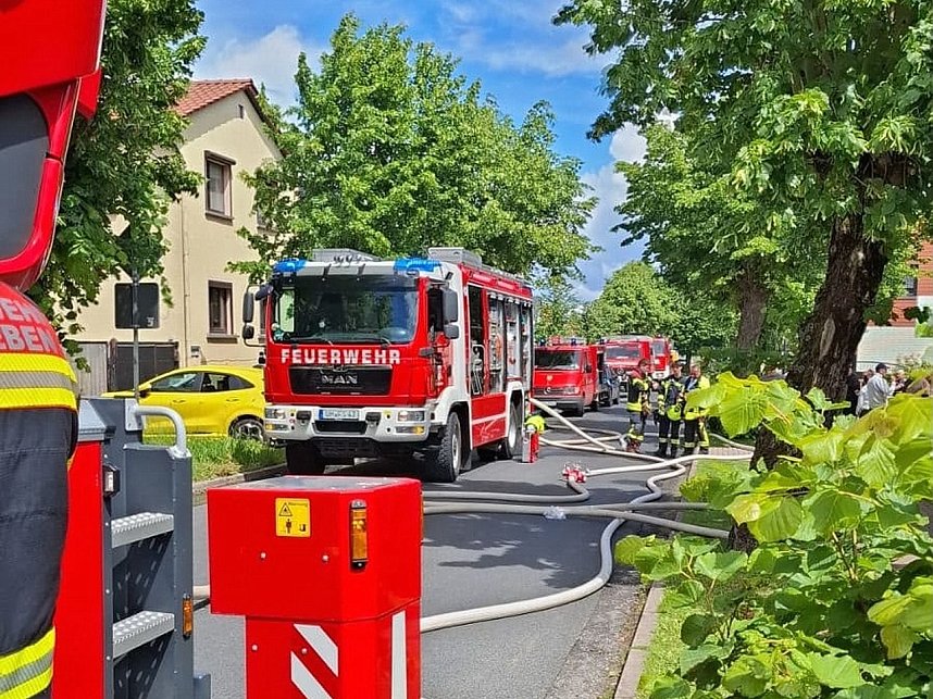 In Menteroda geriet am Donnerstag ein Wohnhaus in Brand.