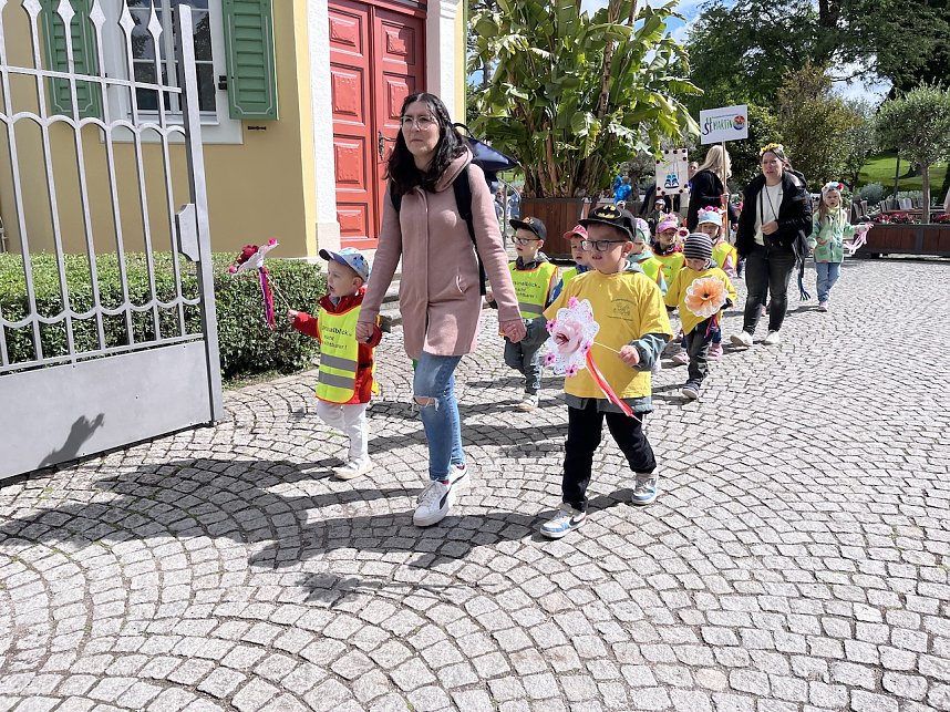 Kinderumzug der Anni-Berger-Stiftung durch Bad Langensalza
