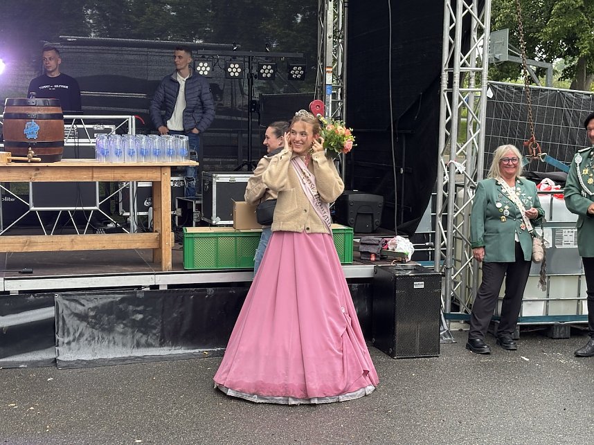 214. Brunnenfest er&ouml;ffnet