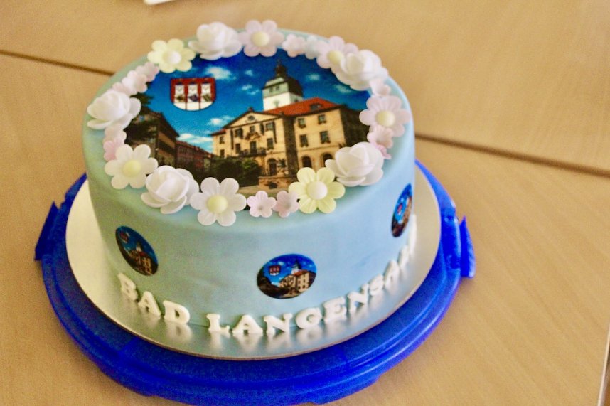 Vernissage der K&uuml;nstlerin K&uuml;nstlerin Gudrun Anlauft in Rathaus Bad Langensalza mit leckerer Torte