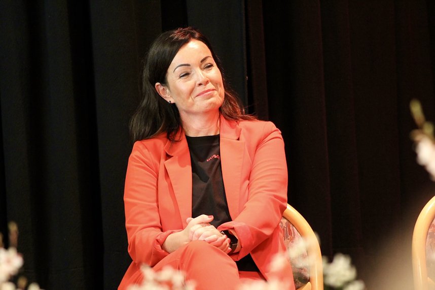 Kurdirektorin Katja Rudolph beim feierlichen Vereins- und Ehrenamtsabend im Kultur- und Kongresszentrum in Bad Langensalza