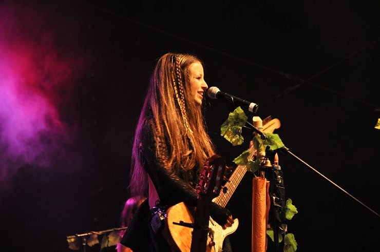 John Michae Kelly & Frau Maite Itoiz im Gehege